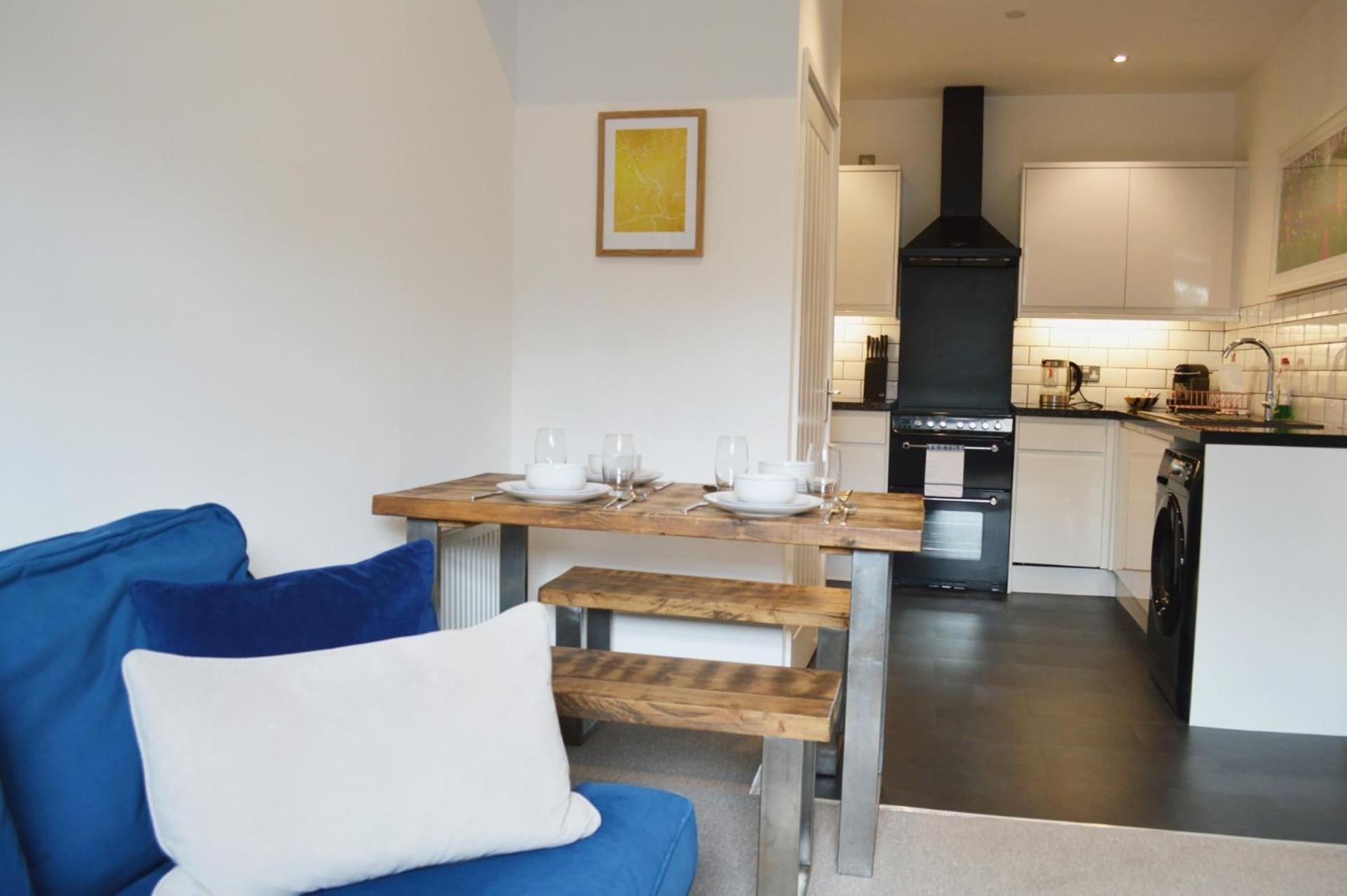 Apartment Stylish Modern Flat With Parking - Pass The Keys