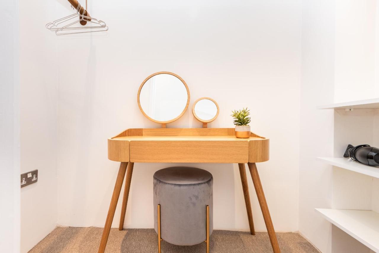 Stylish Modern Flat With Parking - Pass The Keys Apartment *